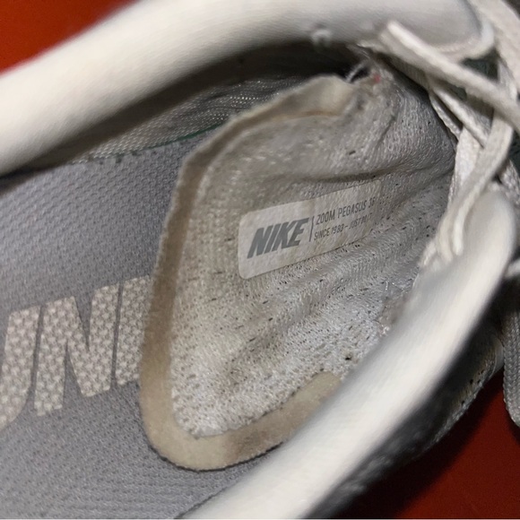 Nike Women’s Air Zoom Pegasus 36 Running Shoe - Picture 9 of 11